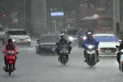 Dự báo thời tiết 16/8: Miền Bắc nắng nóng cục bộ, vẫn xuất hiện mưa giông