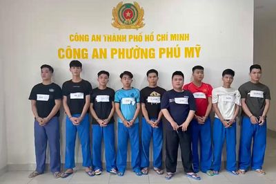 Bị 'nhìn đểu' lúc ăn nhậu, hai nhóm hỗn chiến, 9 người bị bắt ở TPHCM