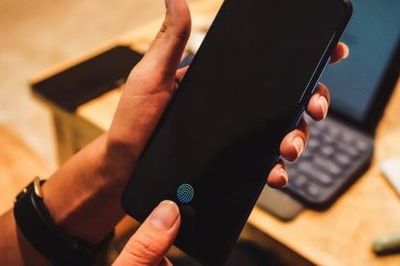 Mở khóa điện thoại bằng vân tay có thực sự an toàn?