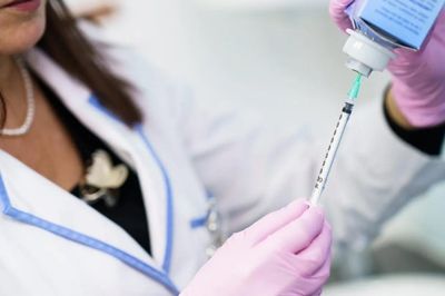 Cảnh báo rủi ro từ trào lưu tiêm peptide vào cơ thể để cải thiện vóc dáng