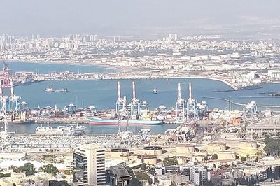 Israel tiếp nhận hàng nghìn tấn trang thiết bị quân sự tại cảng Haifa