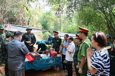 Khai quật, cất bốc các phần mộ liệt sĩ tại khu vực đồi Đá Vôi