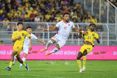 ASEAN Cup 2026: Đội tuyển Việt Nam vượt khó bán kết lượt đi, giành chiến thắng '2 sao' trên sân Malaysia