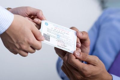 Có VNeID, còn cần mang thẻ BHYT giấy khi đi khám bệnh?
