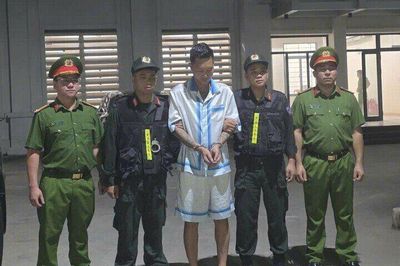 Huấn Hoa Hồng hút triệu người theo dõi trên MXH và hệ lụy từ 'giang hồ mạng'