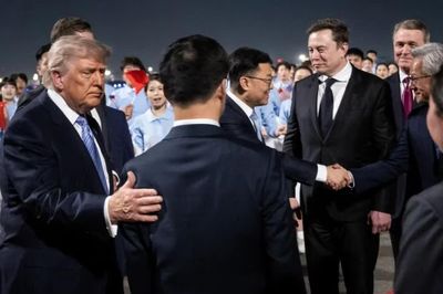 Mối quan hệ Trump - Musk đảo chiều ngoạn mục: Từ “quả bom lớn” đến 100 triệu USD