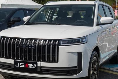 Giá 499 triệu, Jaecoo J5 có đủ sức cạnh tranh VinFast VF 6, Yaris Cross, Mitsubishi Xforce?