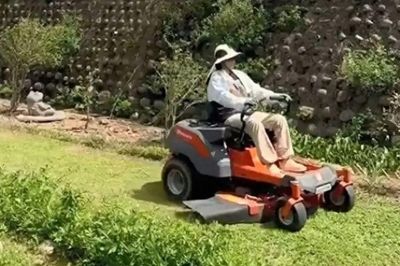 Nữ ca sĩ gạo cội rời ánh đèn sân khấu, chọn cuộc sống cắt cỏ, nuôi gà ở tuổi 73