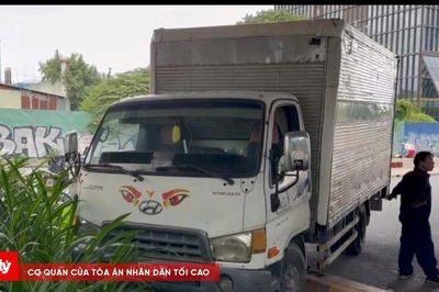 TP.HCM: Xe tải mất thắng tông vào xe máy, 1 người nguy kịch