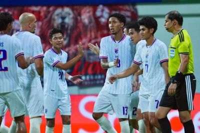 Tuyển Thái Lan lột xác nhờ triết lý thực dụng của HLV Anthony Hudson tại ASEAN Cup 2026