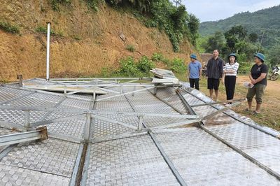 Hỗ trợ gia đình bị sập nhà do mưa lốc