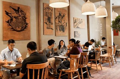 Phát nhạc tại quán cà phê: Từ thói quen vận hành đến nghĩa vụ bản quyền