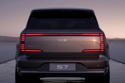 GAC S7 - SUV hybrid sạc ngoài, chạy thuần điện tới 205 km