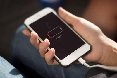 Nhiều người cắm sạc điện thoại cả đêm nhưng không biết điều này