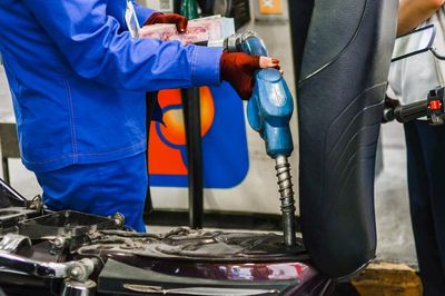 Giá xăng dầu hôm nay 16/8: Chưa ngừng đà đi lên