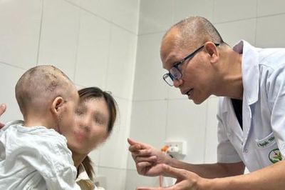 Bé trai 26 tháng tuổi bị chó tấn công được cấp cứu trong gang tấc