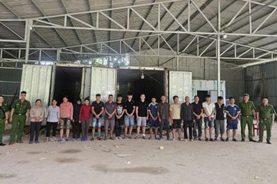Khởi tố 18 người liên quan vụ vận chuyển hơn 5,3 tấn chân giò lợn đông lạnh qua biên giới