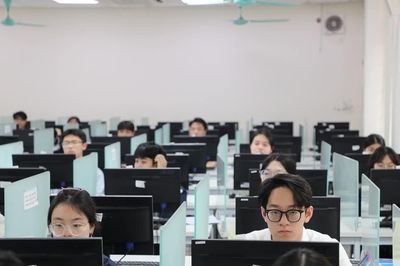Gần 90% thanh thiếu niên Việt Nam dành trung bình 5–7 giờ mỗi ngày trên Internet