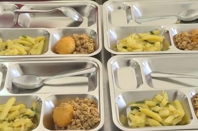 Các cơ sở giáo dục sẽ phải công khai bữa ăn học sinh, xử lý nghiêm vi phạm