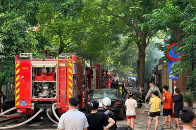 Cháy nhà liền kề tại khu đô thị Phùng Khoang