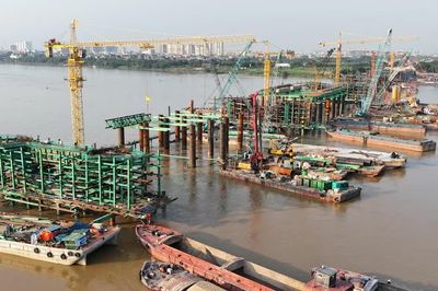 Cầu Trần Hưng Đạo tăng tốc vượt lũ để về đích đúng hẹn