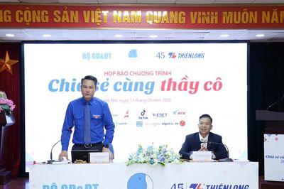 Tuyên dương, tri ân các giáo viên tiêu biểu, xuất sắc