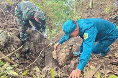 Thấu hiểu từng vách núi quê hương, chiến sĩ dân quân chung tay tìm hài cốt liệt sĩ