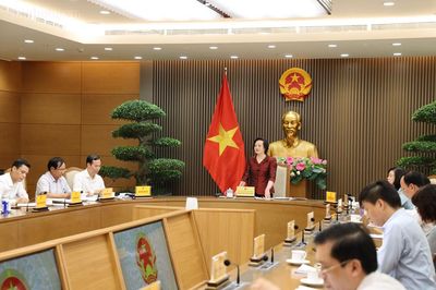Phó Thủ tướng yêu cầu tiếp tục chú trọng chăm sóc sức khỏe, đời sống vật chất, tinh thần cho người cao tuổi