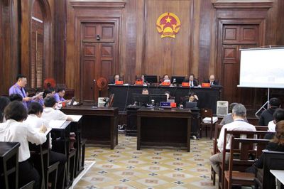 Ngày đầu xử 227 bị cáo vụ VN10: Chi Dân, Trúc Phương gây chú ý
