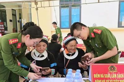 Từ phong trào 'Ba nhất' đến những việc làm vì nhân dân