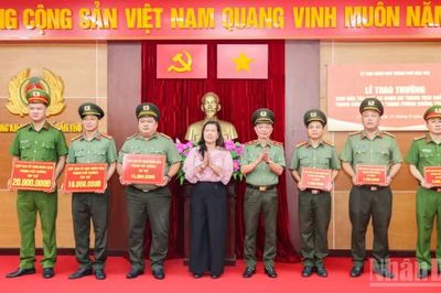 Cần Thơ khen thưởng các tập thể, cá nhân phá đường dây tiền giả