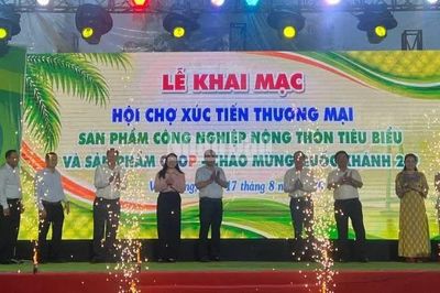 Vĩnh Long khai mạc Hội chợ xúc tiến thương mại, sản phẩm OCOP