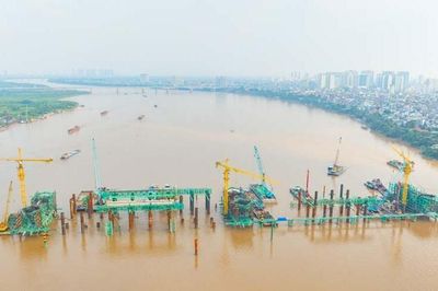 Dự án cầu Trần Hưng Đạo vượt lũ thành công, chuẩn bị lắp dựng vòm thép