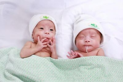 Sinh đôi ở tuần thai 28, hành trình 80 ngày hai bé cùng vượt cửa ải sinh non