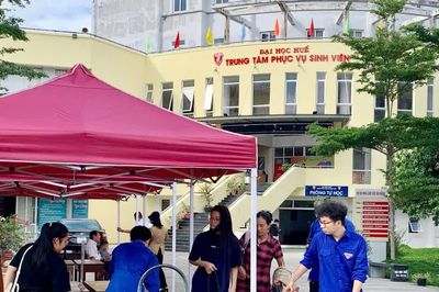 Tân sinh viên Đại học Huế 'đỏ mắt' tìm phòng trọ ký túc xá