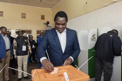 Bầu cử Zambia: Tổng thống Hichilema tiến gần cánh cửa nhiệm kỳ hai, cuộc đua vào hồi gay cấn