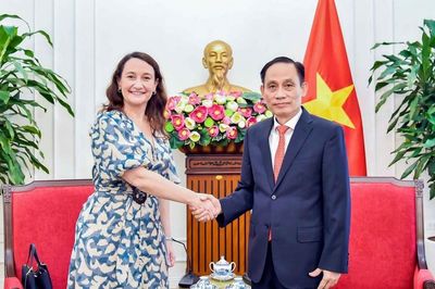 Bộ trưởng Lê Hoài Trung tiếp Thứ trưởng Ngoại giao Uruguay