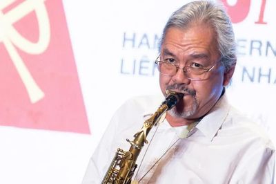 Đi bộ quanh Hồ Gươm sẽ gặp ban nhạc Jazz