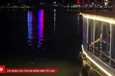 Làm rõ vụ người trên thuyền rồng xả rác xuống sông Hương