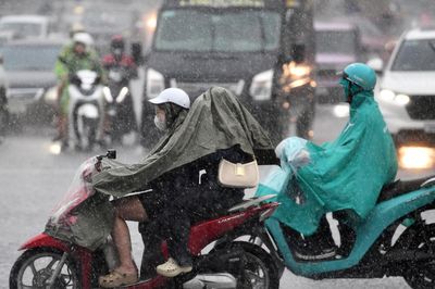 Dự báo thời tiết 17/8: Miền Bắc còn nắng nóng oi bức trước khi mưa lớn trút xuống