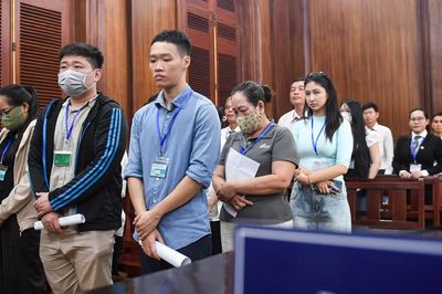 Hình ảnh phiên tòa xét xử ca sĩ Chi Dân, Andrea Aybar trong chuyên án ma túy VN10