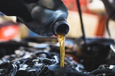 Vì sao chu kỳ thay dầu nhớt xe châu Âu lâu hơn xe Mỹ, Nhật, Hàn?