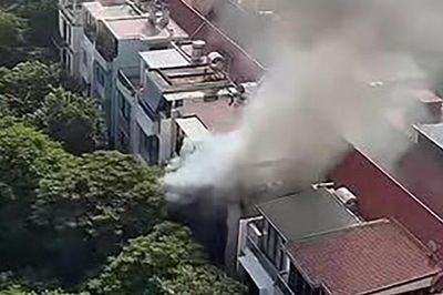Cháy bất ngờ tại nhà liền kề ở Khu đô thị mới Phùng Khoang