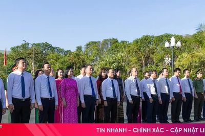 Lãnh đạo tỉnh Hà Tĩnh dâng hương báo công dâng Bác nhân dịp các ngày lễ lớn