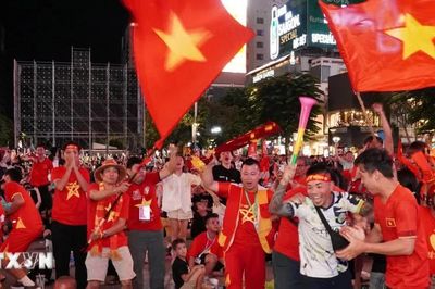 Người hâm mộ vỡ òa mừng tuyển Việt Nam thắng Malaysia ở ASEAN Cup 2026