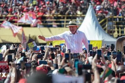 Bầu cử Tổng thống Brazil: Hai ứng viên khởi động tranh cử, nhắm tới cử tri nữ