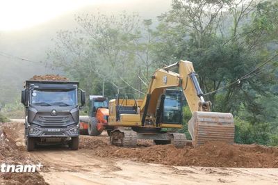 Bộ Xây dựng: Phải hoàn thành 2 dự án tuyến đường Hồ Chí Minh trong năm nay