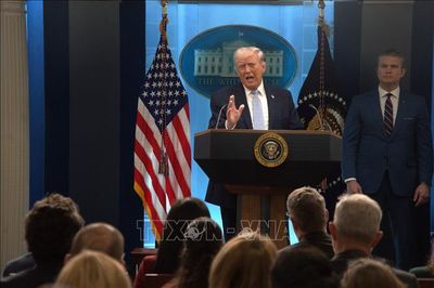 Tổng thống Trump đe dọa ném bom Oman nếu nước này 'cản trở' đàm phán Mỹ-Iran