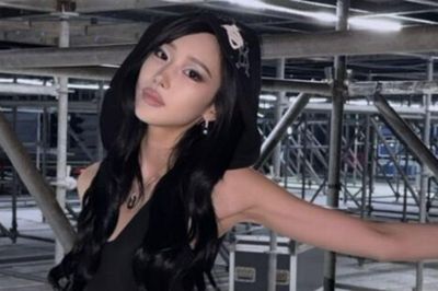 Giselle (aespa) gây sốt với đôi chân cực phẩm trong thiết kế tất hai màu