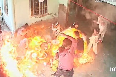 Cà Mau: Cả nhà đang ăn lẩu, bếp gas mini bất ngờ phát nổ